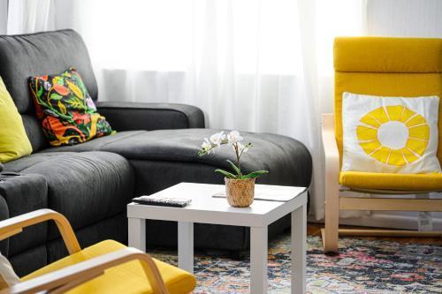 Bondi Beach 4Br house - Tap to explore photos