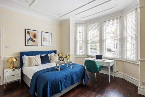Richmond - Spacious 2 Bedroom Flat - With Garden - Tap to explore photos