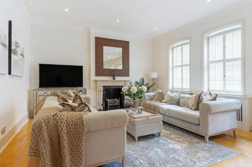 Fabulous 3 Bed Apartment in Kensington London - Tap to explore photos