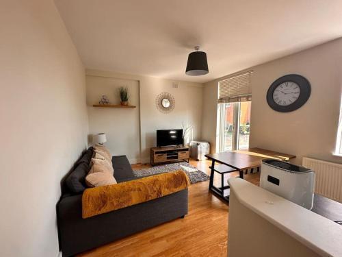 1 bedroom Apartment in SE13 - Tap to explore photos