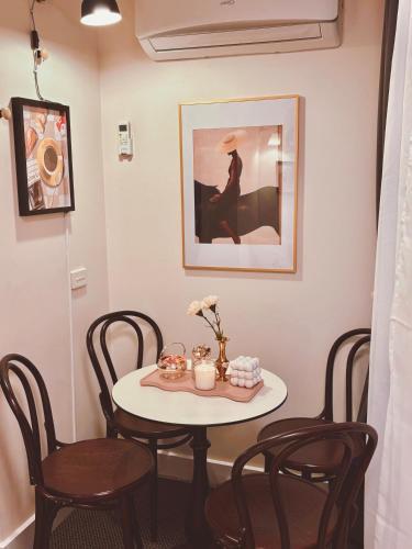 Cosy duplex 2bed1bath apartment by Melbourne Emporium - Tap to explore photos