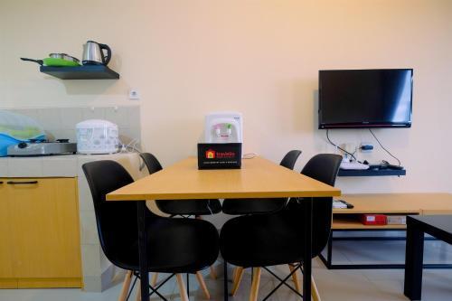 2BR Kebayoran Icon Apartment near Gandaria City Mall By Travelio - Tap to explore photos