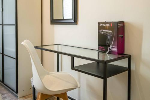 Central London 3-Bed Apartment near Oxford Street - Tap to explore photos