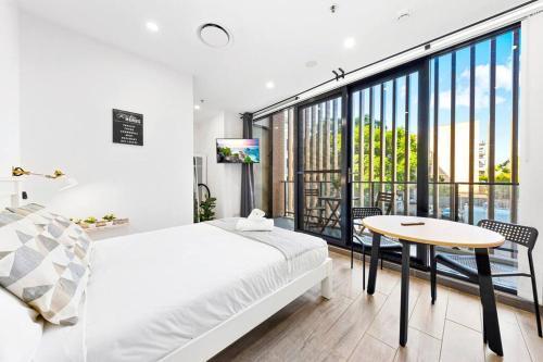 Burwood 1Br steps to Train Station Shopping - Tap to explore photos