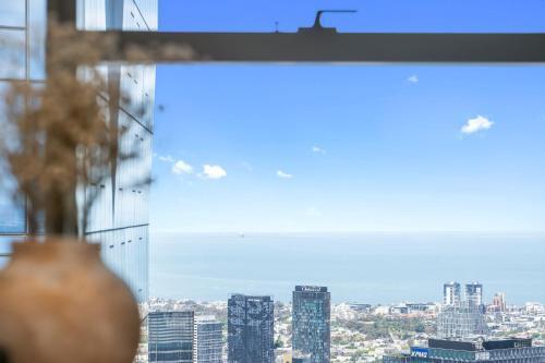 Bay and River Views Apt In Best Location with Pool