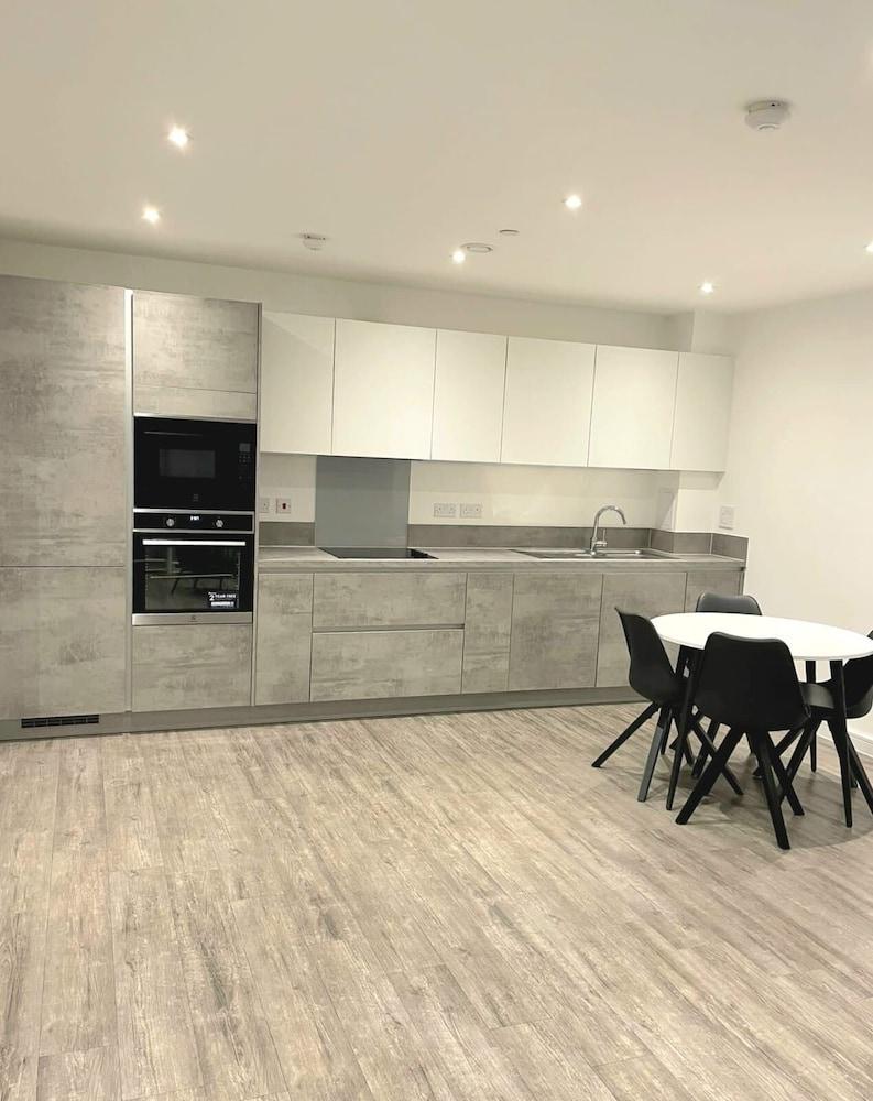 2 Bedroom Luxury Apartment in Barking