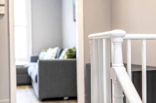 2 Bedroom Flat in Notting Hill - Tap to explore photos