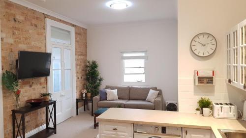 Apartment 8 - The Coachhouse - Tap to explore photos