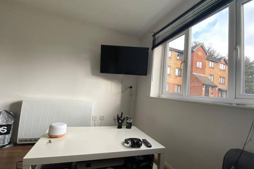 MODERN 1 Bedroom Ground Floor Flat - Tap to explore photos