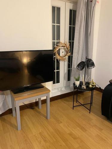 Spacious Apartment is London SB5 - Tap to explore photos