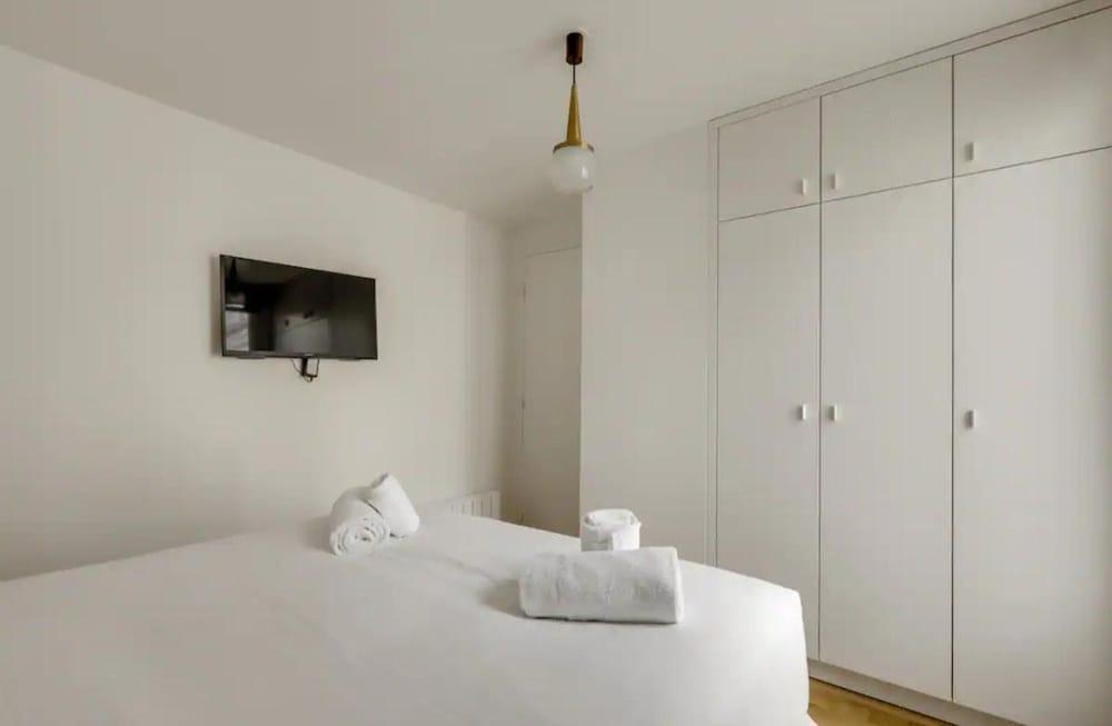 Spacious Apartment - 4b/8p - Sentier - Tap to explore photos