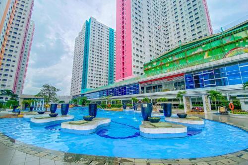 Good Deal and Cozy Studio Green Pramuka City Apartment By Travelio - Tap to explore photos