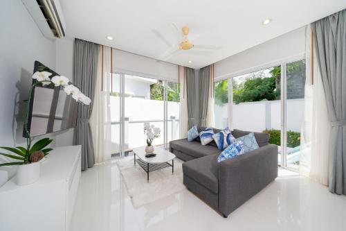 2 Bedrooms Villa in Rawai - v6 t - Tap to explore photos