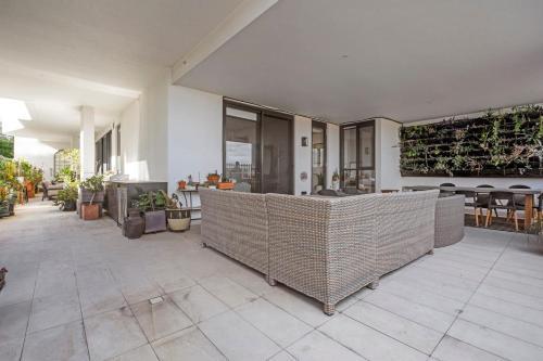 Stylish & Spacious 3BR Apt - Tap to explore photos