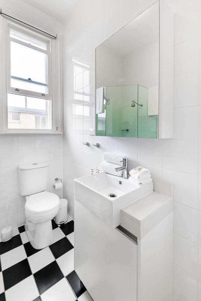Designer Styled Studio in Central Trendy Glebe - Tap to explore photos