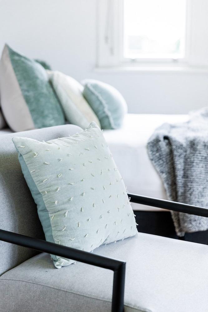 Designer Styled Studio in Central Trendy Glebe - Tap to explore photos