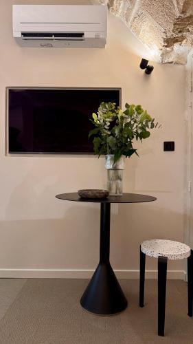 Luxury Suite 2BR Le Marais AC Courtyard - Tap to explore photos
