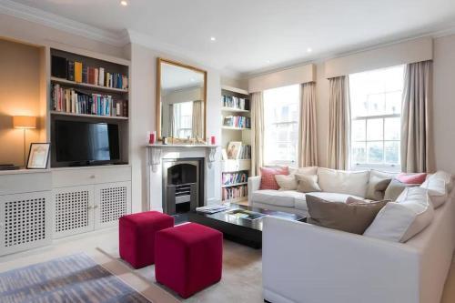 Close to river and park with stunning roof terrace - Tap to explore photos