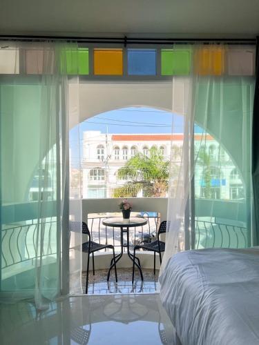 Pim's Bed and Breakfast @ Phuket - Tap to explore photos