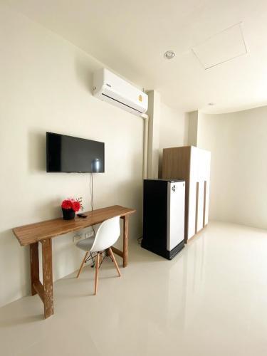 Pim's Bed and Breakfast @ Phuket Room Type - Deluxe Double or Twin Room