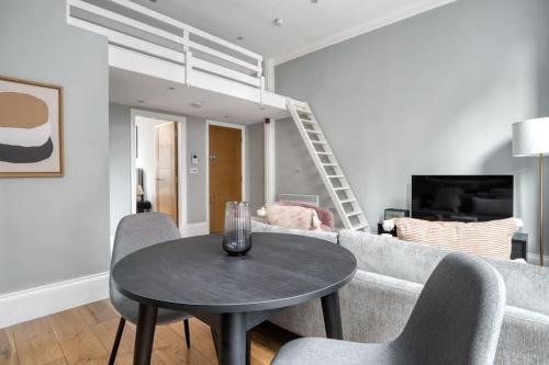 Luxury Soho Apartment R11