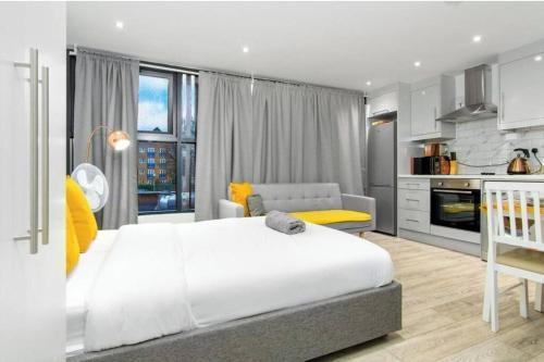 Studio Deluxe, 4 sleeps in Spitafields - Shoreditch - Tap to explore photos