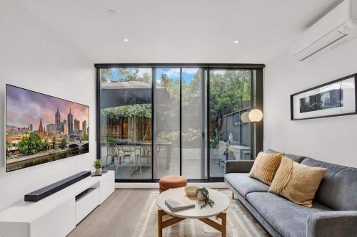 Canopy - Boutique Elwood Luxury with parking - Tap to explore photos