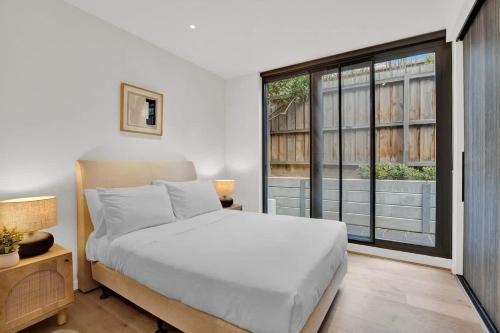 Canopy - Boutique Elwood Luxury with parking - Tap to explore photos