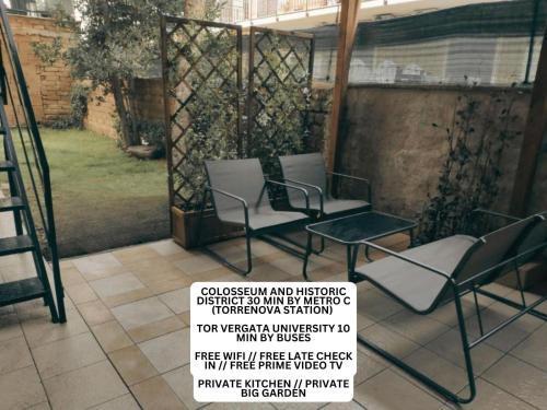 Deluxe Room with Private Kitchen and Garden - Close to Metro C - Tap to explore photos