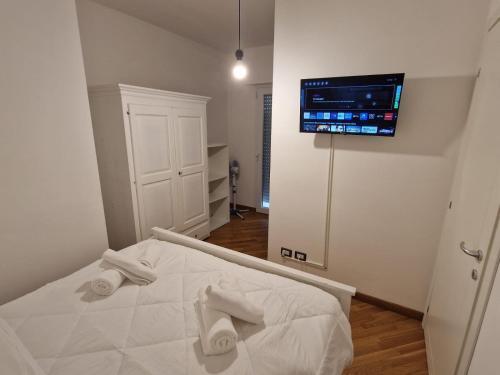 Dada Apartment - Tap to explore photos