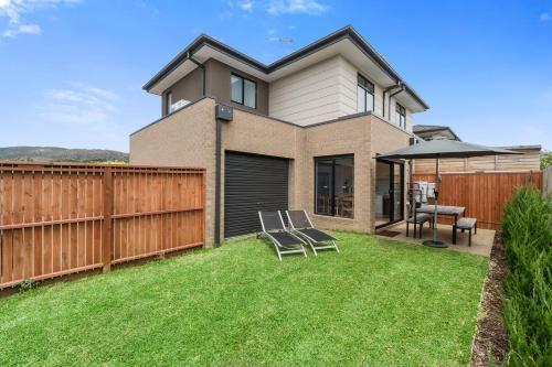 Beachside Townhouse - Tap to explore photos