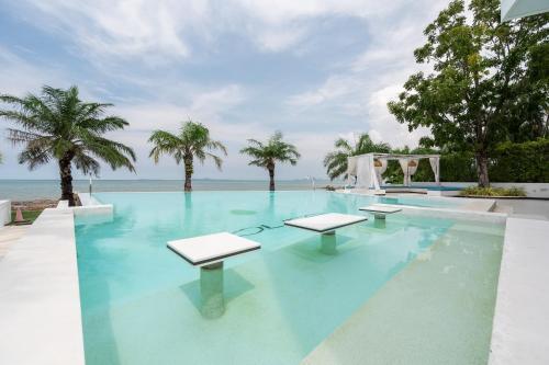 Pure Sunset Beach - Ocean View Room, Pattaya