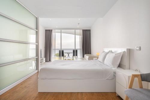 Pure Sunset Beach - Ocean View Room, Pattaya Room Type - Studio with Balcony