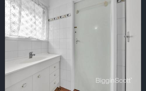Springvale Single Room for Rent - Tap to explore photos
