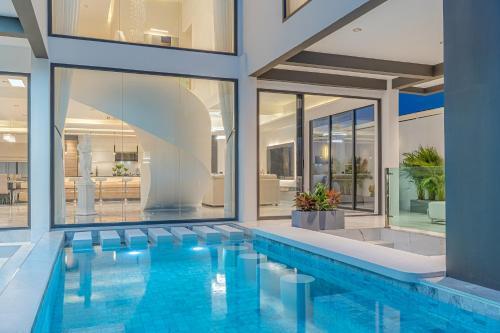 Moonlight Luxury Pool Villa & Yahaha - Tap to explore photos
