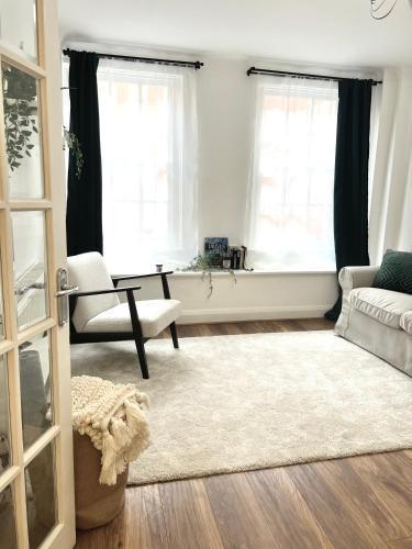 Peaceful NEW 1 bed flat by Hyde Park - Tap to explore photos