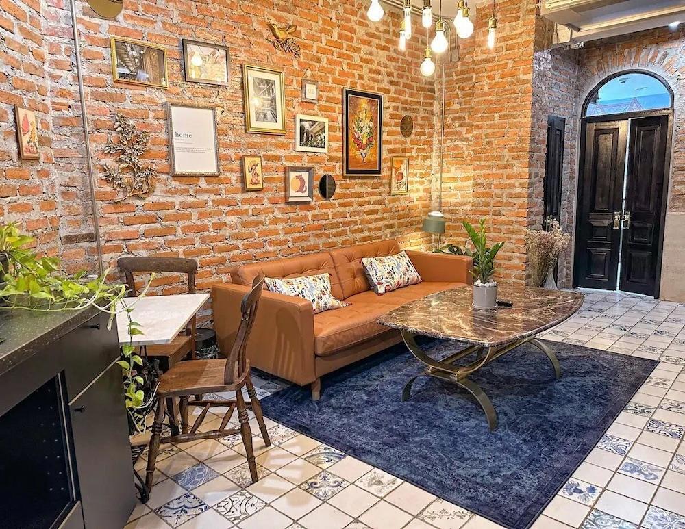 Cataleya Estate Boutique Hotel - Tap to explore photos