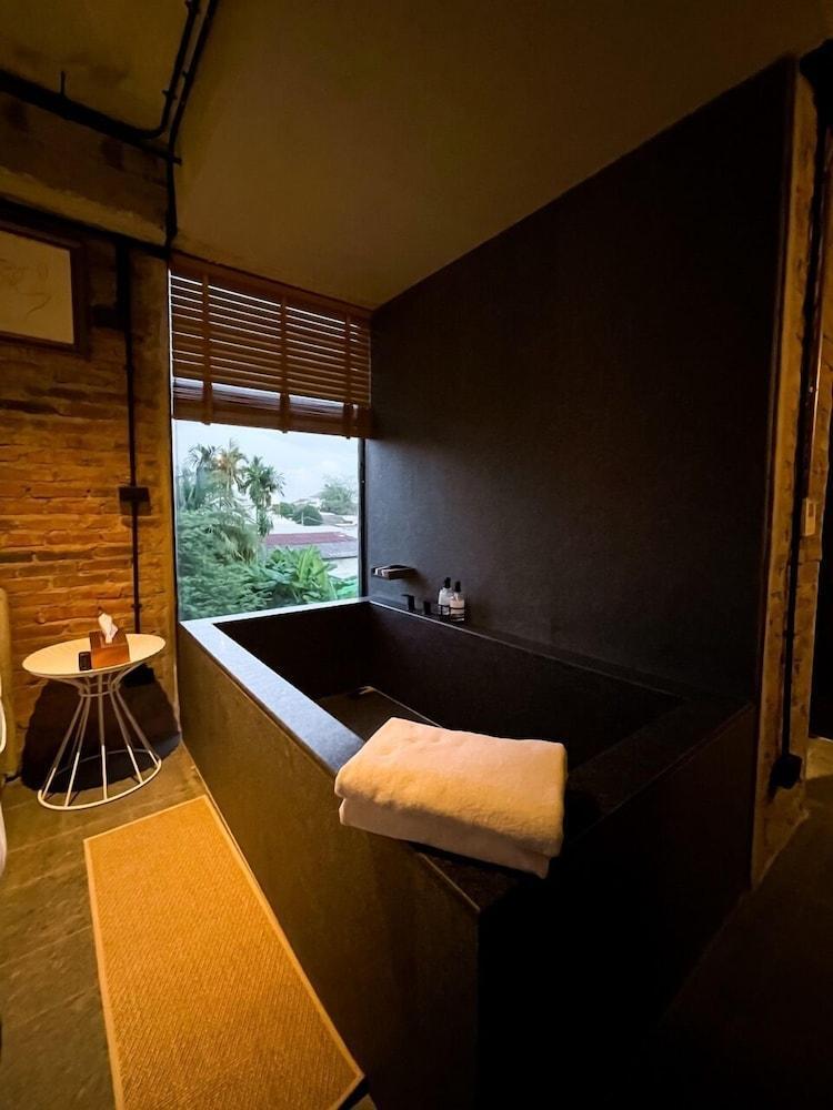 Cataleya Estate Boutique Hotel - Tap to explore photos