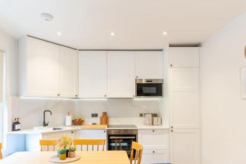 Stunning cosy apartment near 02, Canary Wharf - Tap to explore photos