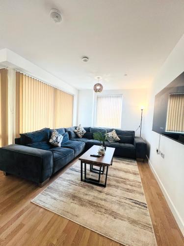 New Luxurious 2 Bedroom Apartment in East London! - Tap to explore photos