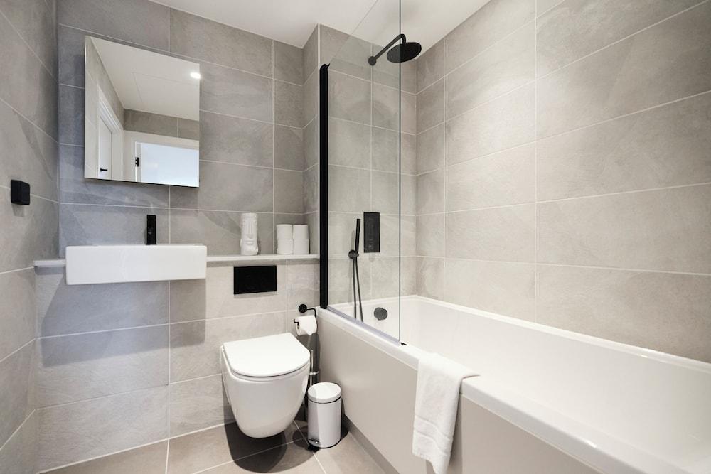 The Tottenham Escape - Lovely 2bdr Flat With Balcony - Tap to explore photos