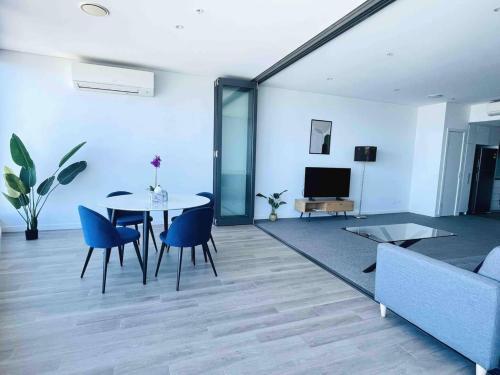 Stylish Startling waterview highrise Condo with Parking Wifi - Tap to explore photos