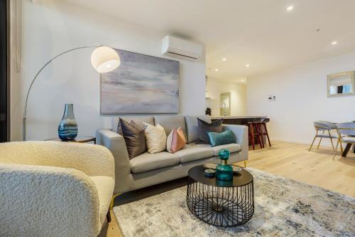 Sophisticated Designer Condo w City & Bay Views - Tap to explore photos