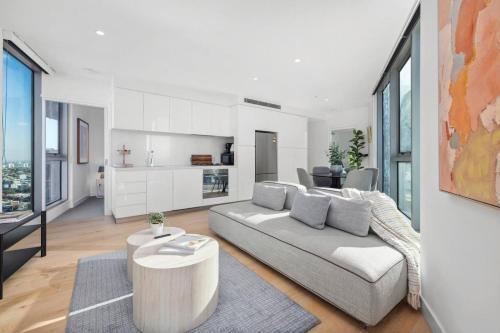 Prime Southbank Location 2 Bdm, Pool, Gym - Tap to explore photos