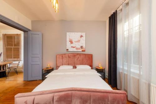 Marvelous Flat - 3 Bedrooms w 2 Terraces - Tap to explore photos