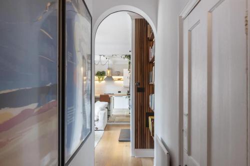 Upscale 2 bedroom Clapham Common - Tap to explore photos
