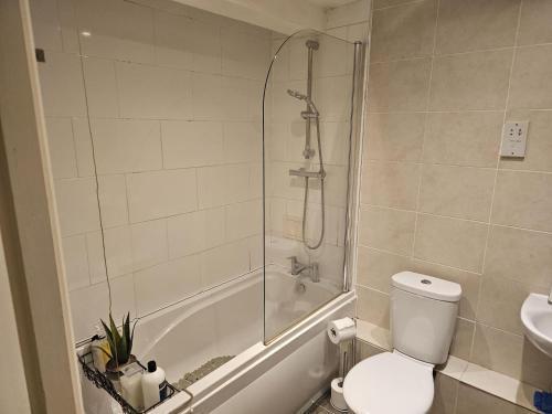 Spacious 2 bedroom in Woolwich 15 minutes to 02 - Tap to explore photos