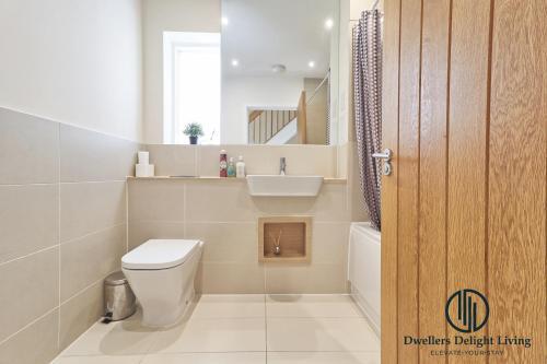Stylish 3Bedrooms 2 Bath in Harold wood Romford - Tap to explore photos
