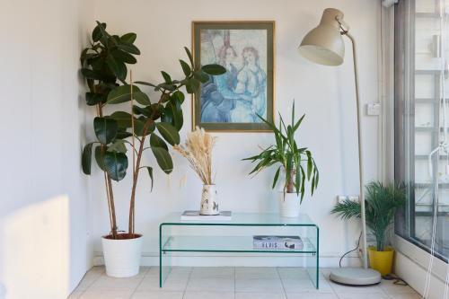Green Oasis in Marble Arch - Private Terrace & Free Parking - Tap to explore photos