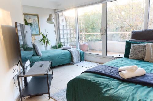 Green Oasis in Marble Arch - Private Terrace & Free Parking - Tap to explore photos